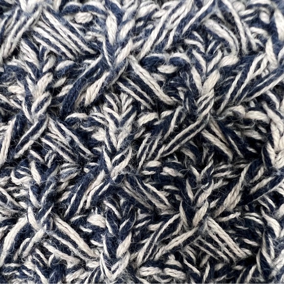 LLBean Sig Navy Marled Kangaroo pocket sweater sz M - Picture 7 of 8